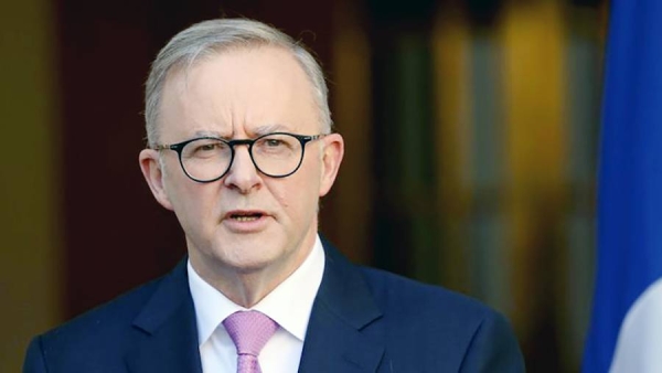 Australian Prime Minister Anthony Albanese announces plans to make it easier for hundreds of thousands of New Zealanders living in the country to become Australian citizens.