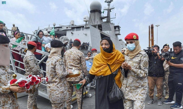 Saudi security men greet foreign evacuees in their own languages