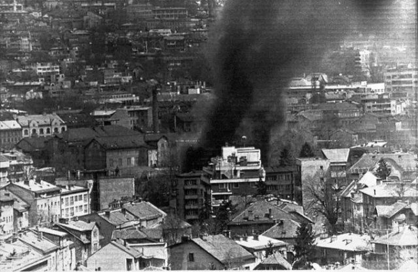 Smoke billows from a building in downtown Sarajevo after a mortar attack. Buildings near the parliament were damaged during the fierce combat. 22 April 1992