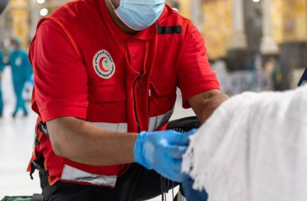 The ambulance teams from the Saudi Red Crescent Authority in Makkah have succeeded in restoring the pulse of an Indian pilgrim when his heart stopped while performing Umrah at the Grand Mosque.
