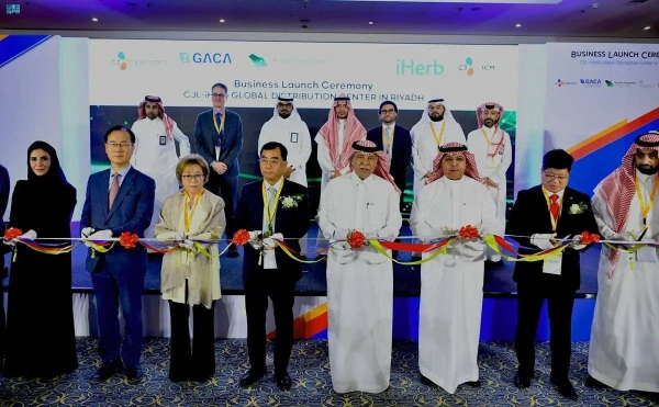 The ceremony was held in the presence of Minister of Commerce and Chairman of the E-Commerce Council Dr. Majed Al-Qasabi, Korean Ambassador to Saudi Arabia Park Joon-yong, CEO of CJ Logistics Sin Ho Kang, and Chief Operating Officer of iHerb Miriee Chang. 