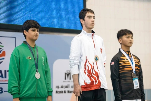 Saudi diver Anas Al-Balawi, left, won a silver in the diving championship held in Kuwait.