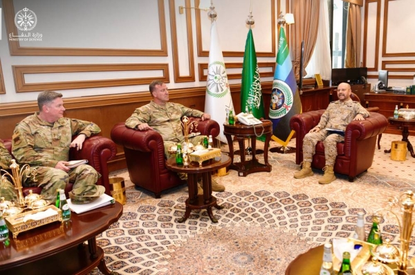 Lt. Gen. Fayyad Al-Ruwaili receives the commander of US Central Command, Lt. Gen. Michael Eric Corella, in Riyadh on Wednesday.