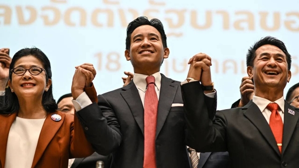 Move Forward Party leader and prime ministerial candidate Pita Limjaroenrat (C) poses with potential coalition partners including Pheu Thai Party leader Chonlanan Srikaew (R) in Bangkok on May 18.