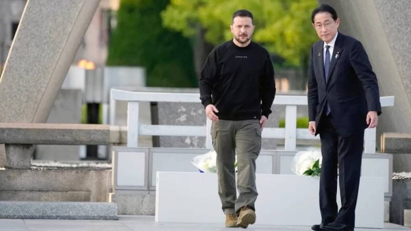 Volodymyr Zelensky and Fumio Kishida at the Hiroshima Peace Memorial Park. — courtesy EPA