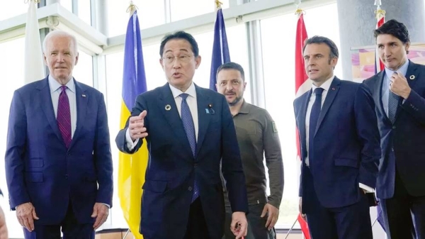 
Japanese Prime Minister Fumio Kishida, gestures following a photo with President Joe Biden, Ukrainian President Volodymyr Zelenskiy, French President Emmanuel Macron, and Canadian Prime Minister Justin Trudeau. — courtesy Reuters