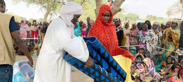 Refugees from Sudan collect relief items distributed by UNICEF and its partners in Kounfroun, Chad. — courtesy UNICEF/Donaig Le Du