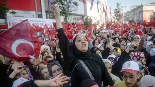 




Supporters chant slogans and wave flags as they listen to President Recep Tayyip Erdogan of Turkey address the crowd during a campaign rally on Friday in Istanbul. — courtesy Getty Images