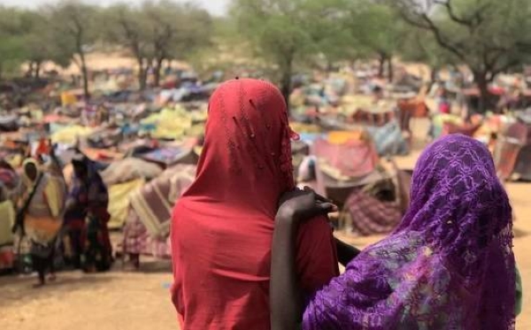 Aid agencies are unable to enter Darfur due to the intense fighting.