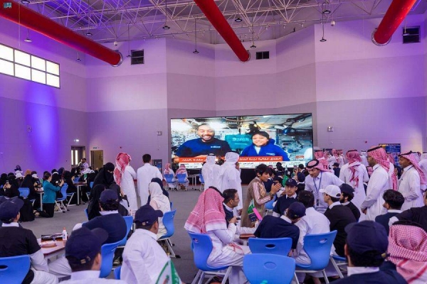Saudi astronauts conduct heat transfer experiment with school students