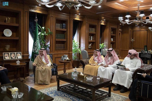 Minister of State Adel Al-Jubeir meets with Canadian official Robert Oliphan in Riyadh on Wednesday.
