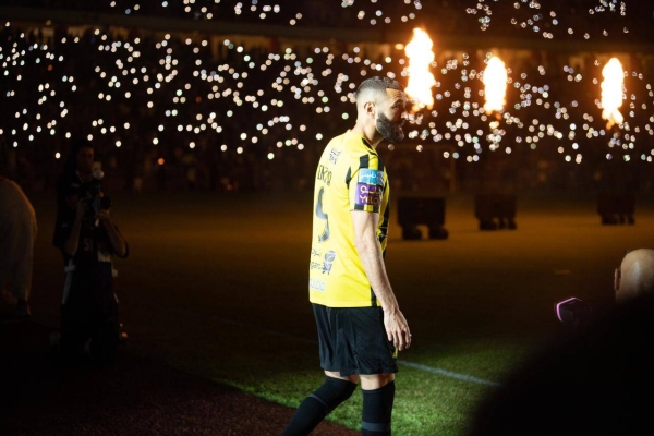 Over 60,000 fans of Saudi Champions Al-Ittihad welcomed the French superstar Karim Benzema at a grand reception held at Al-Jawhara stadium of King Abdullah Sports City in Jeddah on Thursday night.