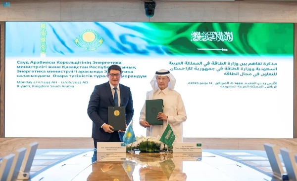 Minister of Energy Prince Abdulaziz bin Salman with Minister of Energy of Kazakhstan Almasadam Satkaliyev after signing the agreement.