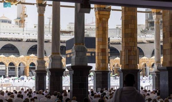 The Ministry of Hajj and Umrah has warned the pilgrims against eating exposed food.