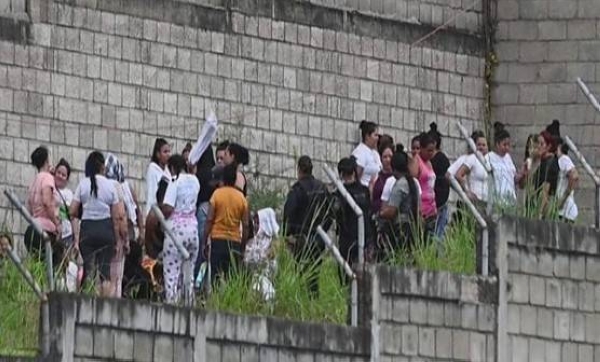 Inmates wait outside the Women's Center for Social Adaptation (Cefas) prison after the fire