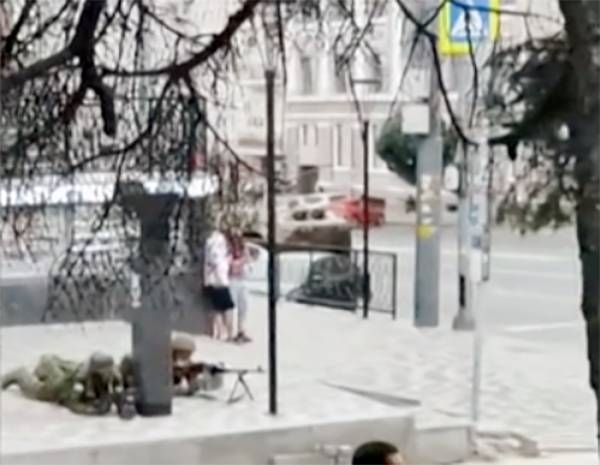 Wagner soldiers seen on Rostov-on-Don streets in this screenshot.