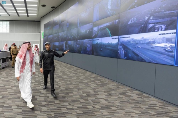  Minister of Media Salman Al-Dosari tours the Unified Security Operations Center (911) in Makkah.