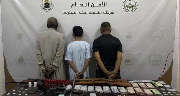 Three citizens were arrested for promoting the amphetamine drug in Al-Qunfudhah Governorate.