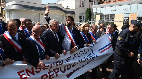 Hundreds march with French mayor whose house was attacked by rioters - Vimarsana News