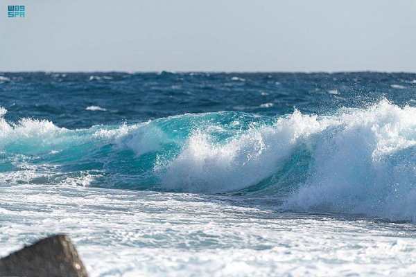 Most Saudi regions to witness active winds and high waves on Thursday