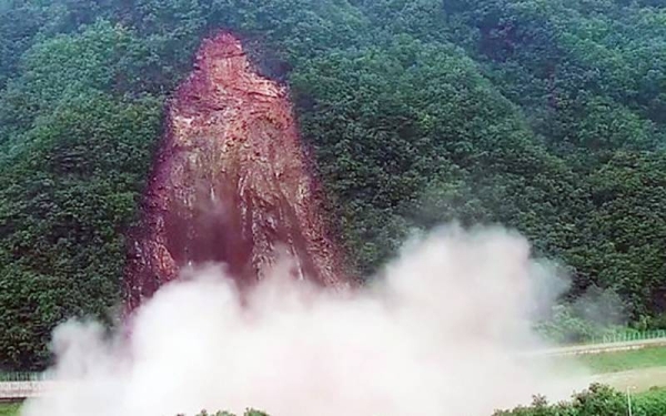 Landslides and floods wreak havoc in South Korea