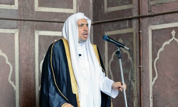 The Secretary General of the Muslim World League and Chairman of the Association of Muslim Scholars Sheikh Dr. Mohammad Bin Abdulkarim Al-Issa was warmly welcomed by the Indian Islamic diverse categories to be the first religious figure from outside India to ascend the Great Mosque’s pulpit in nearly 400 years in New Delhi, at the invitation of the mosque’s imam and preacher.