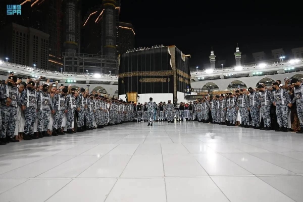 The kiswa of Holy Kaaba replaced