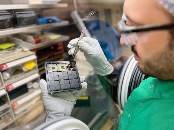 At the photovoltaics test field in KAUST, Erkan Aydin can test solar cells for real-world applications. ©KAUST 2023; Eliza Mkhitaryan.