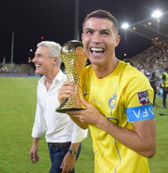 Cristiano Ronaldo scored two goals before exiting injured, leading his team Al-Nassr to a 2-1 victory over local rivals Al-Hilal with ten players, clinching the title of the King Salman Club Championship in Taif on Saturday.