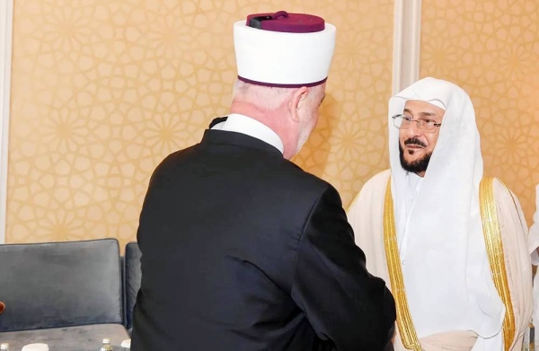 Minister of Islamic Affairs, Dawa, and Guidance, Dr. Abdullatif Bin Abdulaziz Al-Sheikh received the Grand Mufti of Bosnia and Herzegovina Sheikh Husein Kavazovic, and his accompanying delegation in Makkah on Saturday.