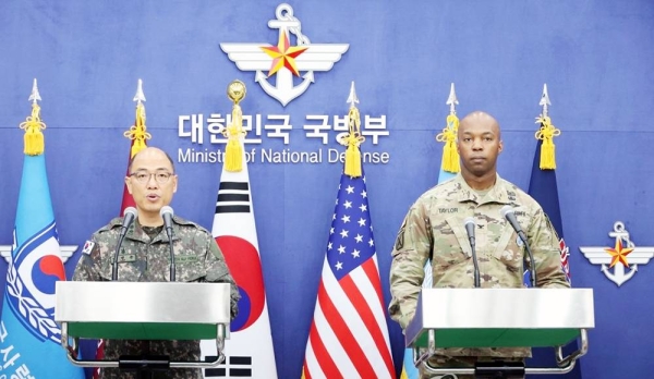 
South Korea’s Joint Chiefs of Staff spokesperson Col. Lee Sung-jun (L) and U.S. Forces Korea spokesperson, Col. Isaac Taylor, address a joint press conference at the defense ministry in Seoul on Aug. 14, 2023. — courtesy Yonhap