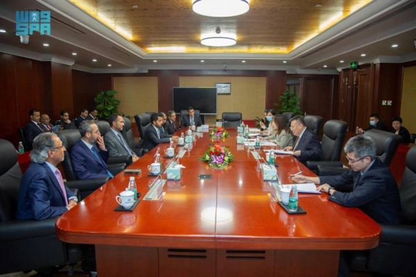 Minister of Municipal, Rural Affairs and Housing Majed Al-Hogail met, in Beijing, with a number of Chinese bank heads to discuss investment and development opportunities in infrastructure projects in the municipal and housing sectors in Saudi cities.