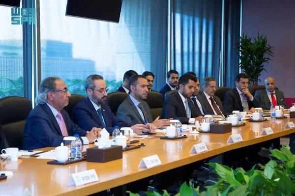 Minister of Municipal, Rural Affairs and Housing Majed Al-Hogail met, in Beijing, with a number of Chinese bank heads to discuss investment and development opportunities in infrastructure projects in the municipal and housing sectors in Saudi cities.