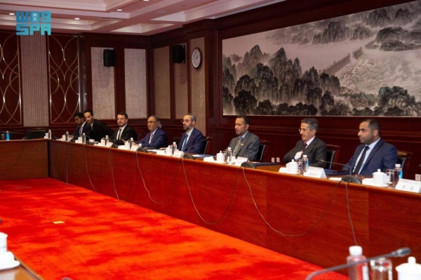 Minister of Municipal, Rural Affairs and Housing Majed Al-Hogail met, in Beijing, with a number of Chinese bank heads to discuss investment and development opportunities in infrastructure projects in the municipal and housing sectors in Saudi cities.