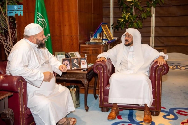 Minister of Islamic Affairs Dr. Abdullatif Al Al-Sheikh receives Sheikh Bledar Ali in Riyadh.