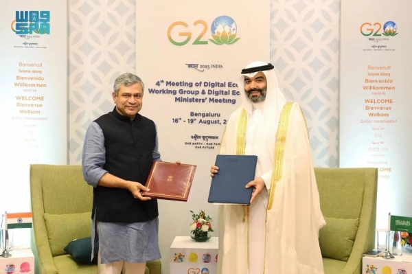 Minister of MCIT Eng. Abdullah Al-Sawaha and India's Minister for Railways, Communications, Electronics & Information Technology Ashwini Vaishnaw sign an agreement to cooperate in the fields of digitization and electronic manufacturing.