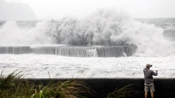 Huge waves in Yilan as Typhoon Haikui approaches eastern Taiwan on Sunday. — courtesy I-Hwa Cheng/AFP/Getty Images