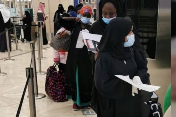The portal stated that the transfer of services from one individual sponsor to another is an exclusive service for domestic workers, and it has been set that the worker did not involve in a huroob report as the prerequisite for the transfer
