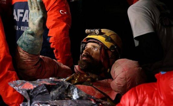 US caver Mark Dickey is carried out of Turkish cave