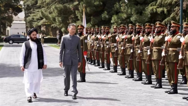 Military honor guards welcome Chinese Ambassador Zhao Xing at the presidential palace in Kabul