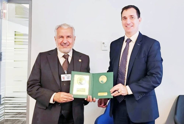 Advisor at the Royal Court and General Supervisor of the King Salman Humanitarian Aid and Relief Center (KSrelief), Dr. Abdullah Bin Abdulaziz Al Rabeeah, met with the United Nations Under-Secretary-General for Safety and Security, Gilles Michaud.
