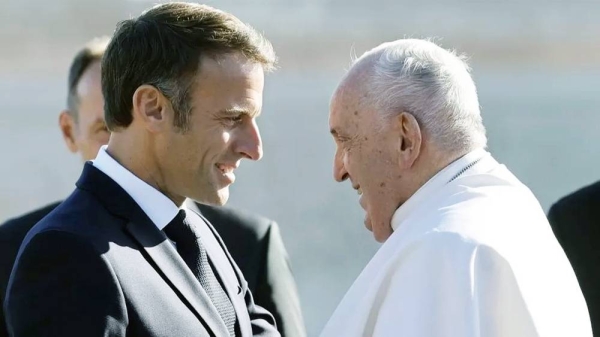 President Macron greeted Pope Francis in Marseille before attending the closing session of the Mediterranean Meetings. — courtesy EPA