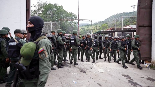 Members of the Bolivarian National Guard stand guard outside the Tocoron prison in Aragua State, Venezuela. — courtesy AFP/Getty Images