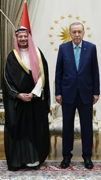 Saudi Arabia’s Ambassador to Turkiye Fahd bin Asaad Abu Al-Nasr presents his credentials to Turkiye President Recep Tayyip Erdogan during a reception in Ankara on Wednesday.