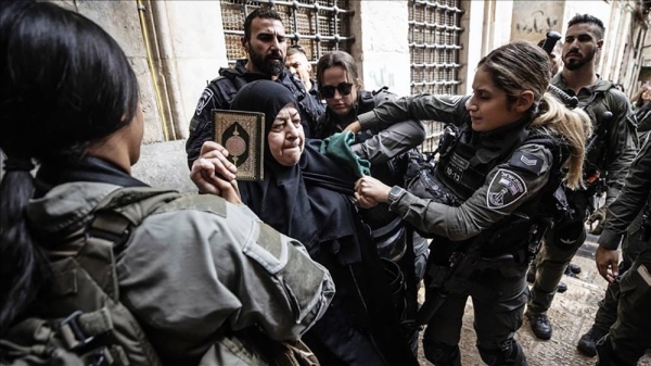 Israeli settlers storm Al-Aqsa complex in Jerusalem to celebrate Sukkot as Israeli forces intervene with Palestinians in Jerusalem.