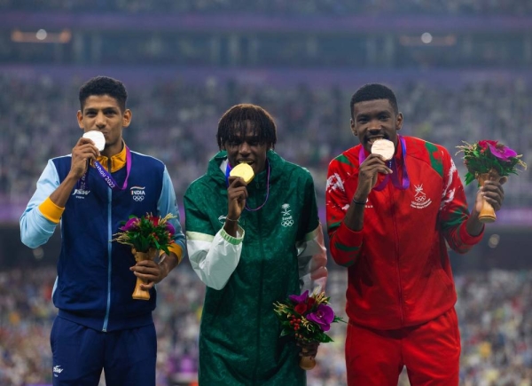 Saudi runner Essa Kzwani secured the gold medal in the 800 meters race at the 19th Asian Games in China, finishing in first place with a time of 1:48.05 minutes.