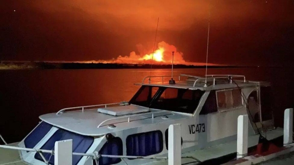 Fire has threatened the town of Loch Sport in Victoria