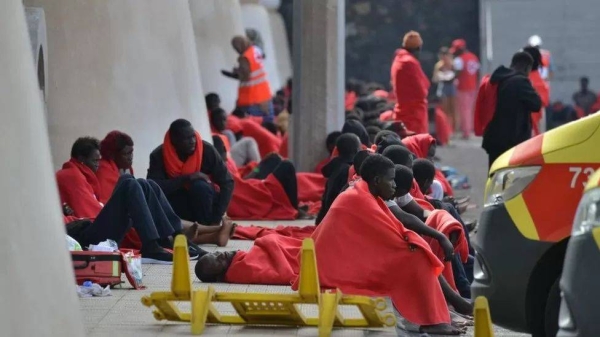 Some of those who arrived in El Hierro on Tuesday being treated by rescue workers