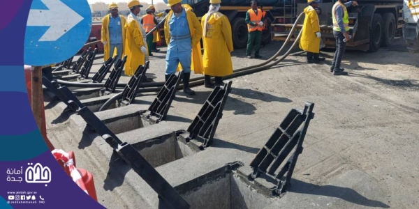 The Jeddah Governorate Municipality conducted a hypothesis of heavy rains in order to raise the readiness of sites and equipment.