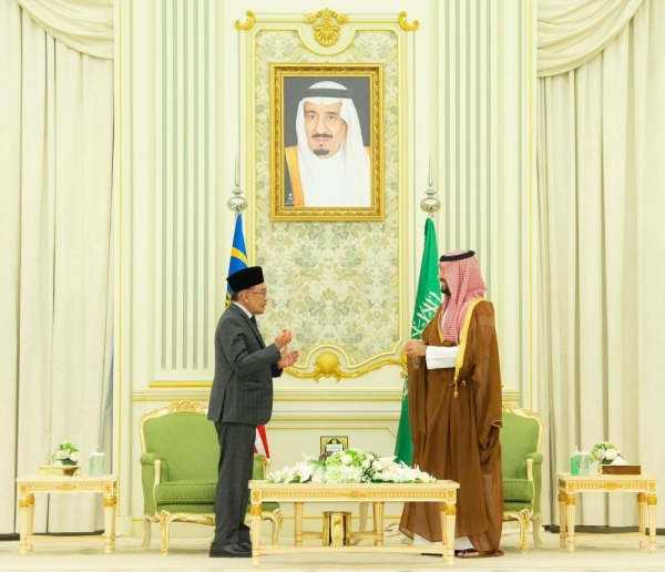 Crown Prince and Prime Minister Mohammed Bin Salman received on Saturday Malaysia’s Prime Minister Anwar Ibrahim in Riyadh.